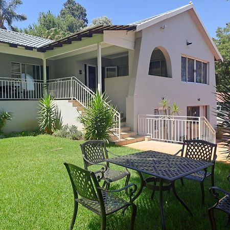 8 On Acacia Guesthouse Bedfordview Ngoại thất bức ảnh