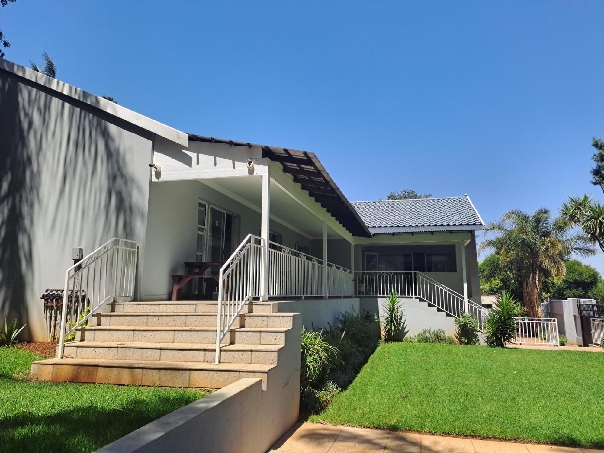 8 On Acacia Guesthouse Bedfordview Ngoại thất bức ảnh