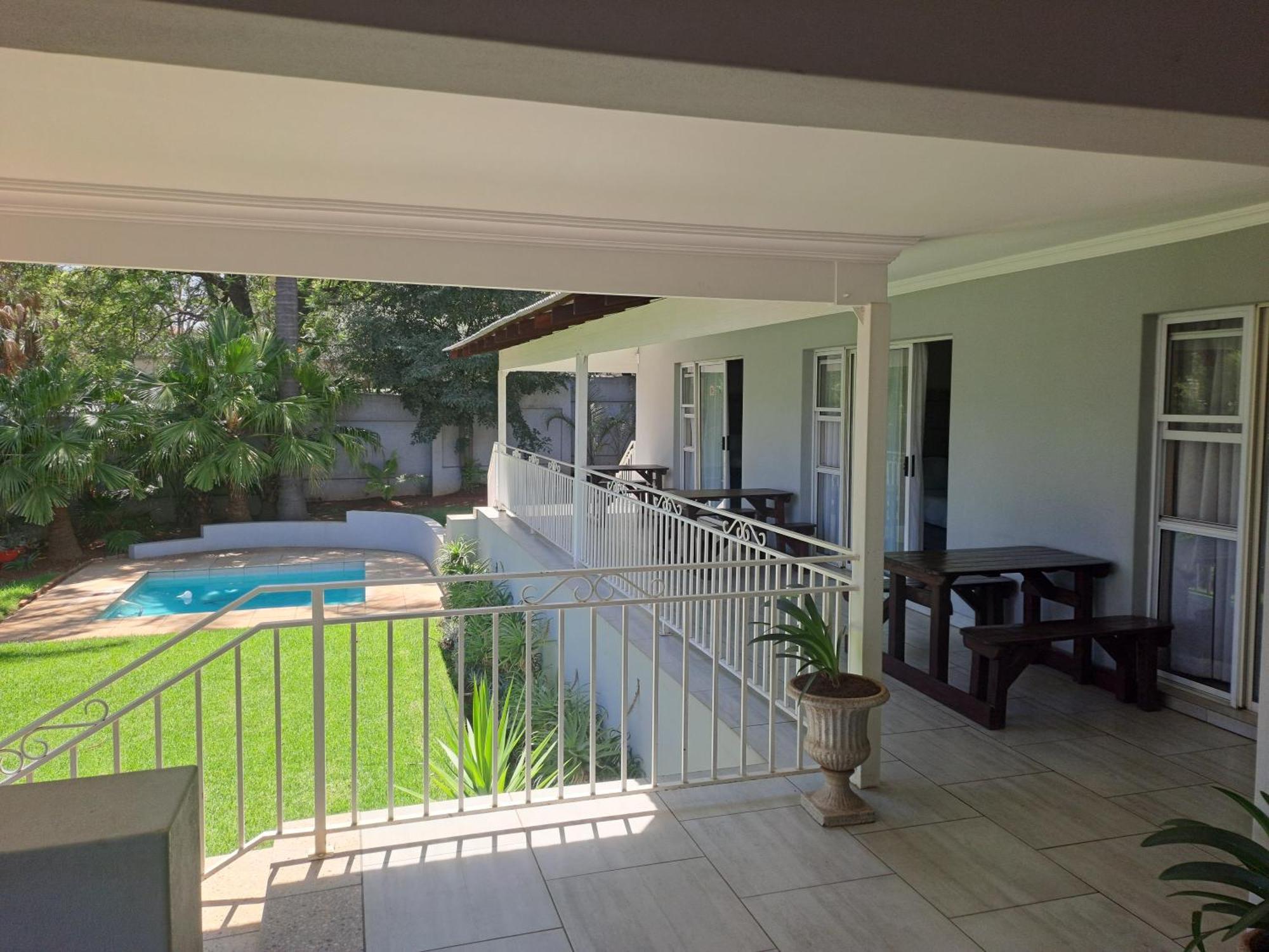 8 On Acacia Guesthouse Bedfordview Ngoại thất bức ảnh