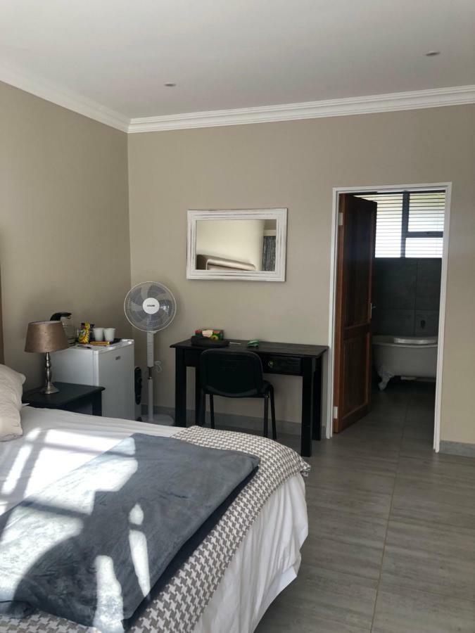 8 On Acacia Guesthouse Bedfordview Ngoại thất bức ảnh