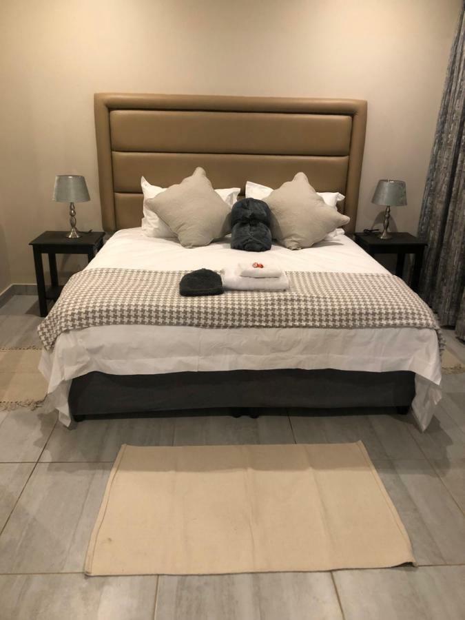8 On Acacia Guesthouse Bedfordview Ngoại thất bức ảnh