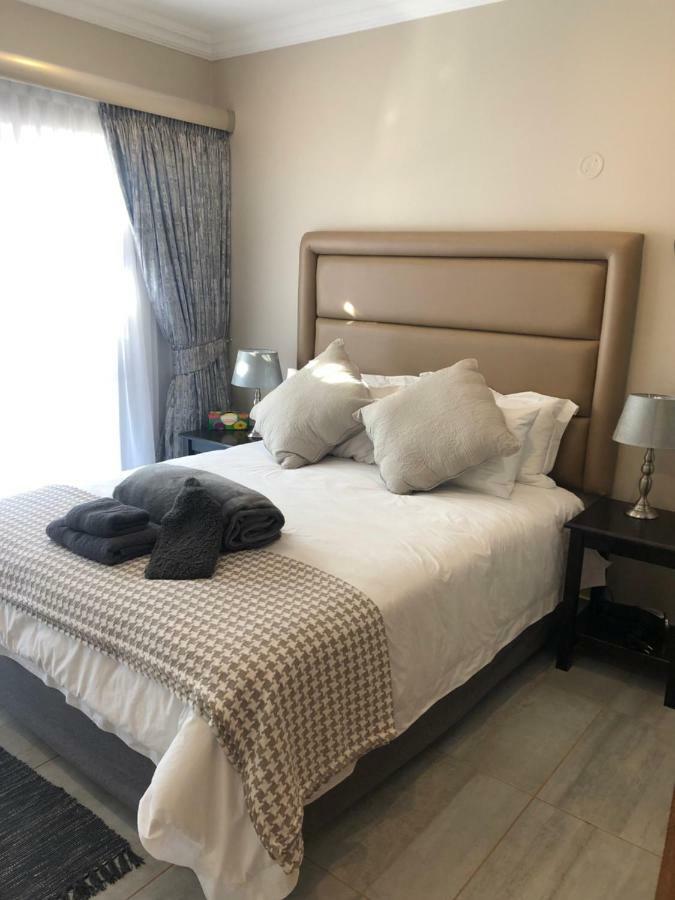8 On Acacia Guesthouse Bedfordview Ngoại thất bức ảnh