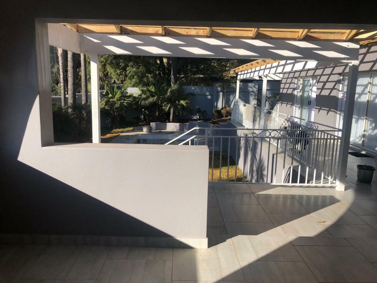 8 On Acacia Guesthouse Bedfordview Ngoại thất bức ảnh