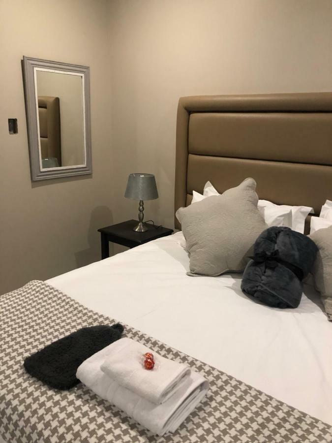 8 On Acacia Guesthouse Bedfordview Ngoại thất bức ảnh