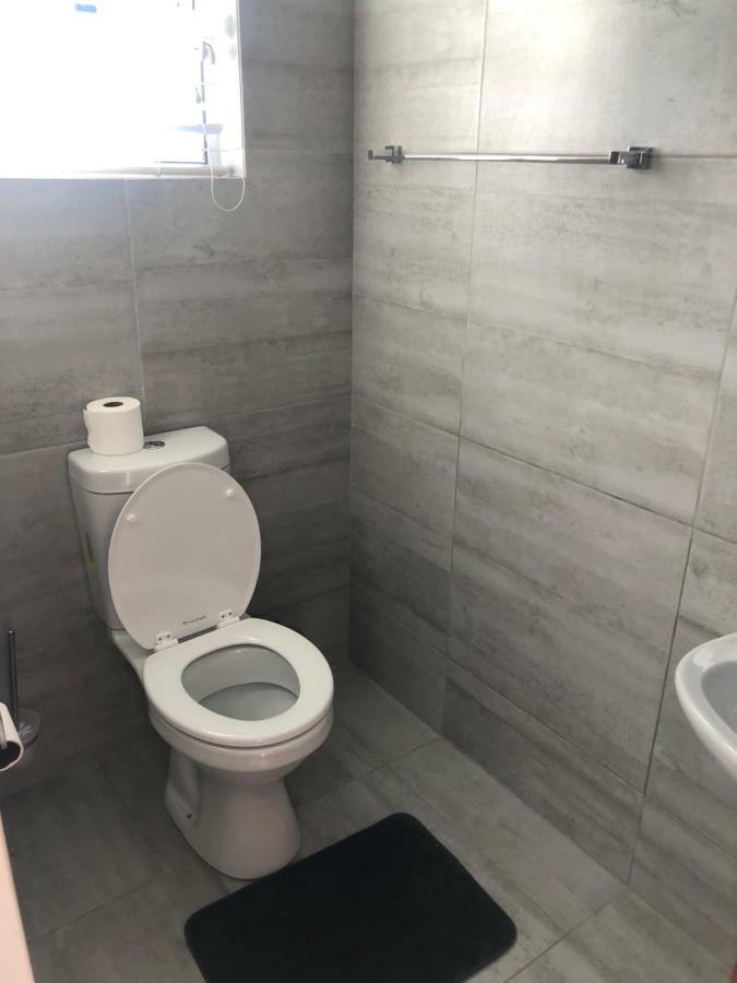 8 On Acacia Guesthouse Bedfordview Ngoại thất bức ảnh