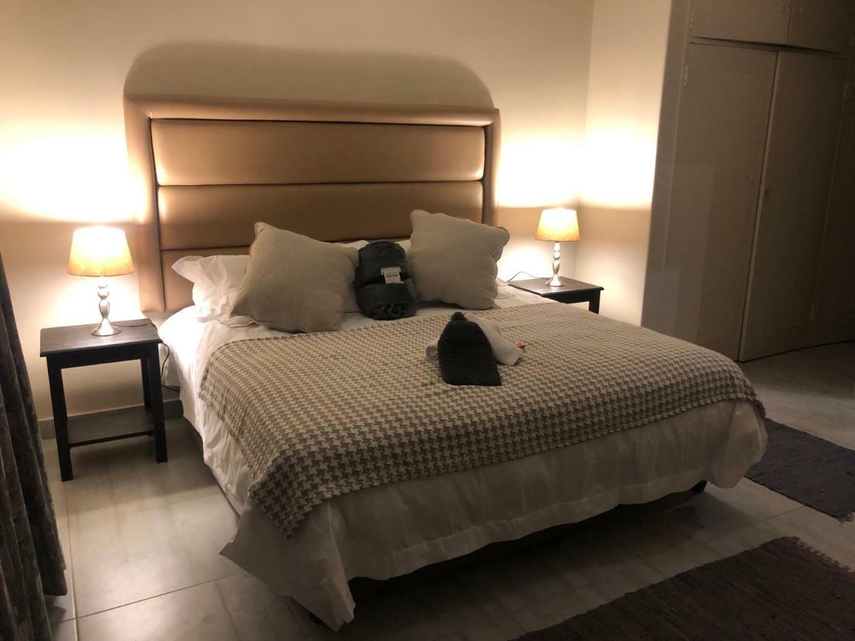 8 On Acacia Guesthouse Bedfordview Ngoại thất bức ảnh