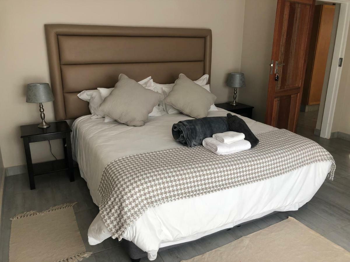 8 On Acacia Guesthouse Bedfordview Ngoại thất bức ảnh