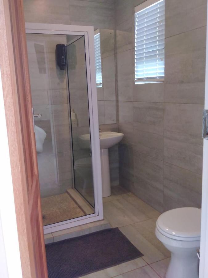 8 On Acacia Guesthouse Bedfordview Ngoại thất bức ảnh