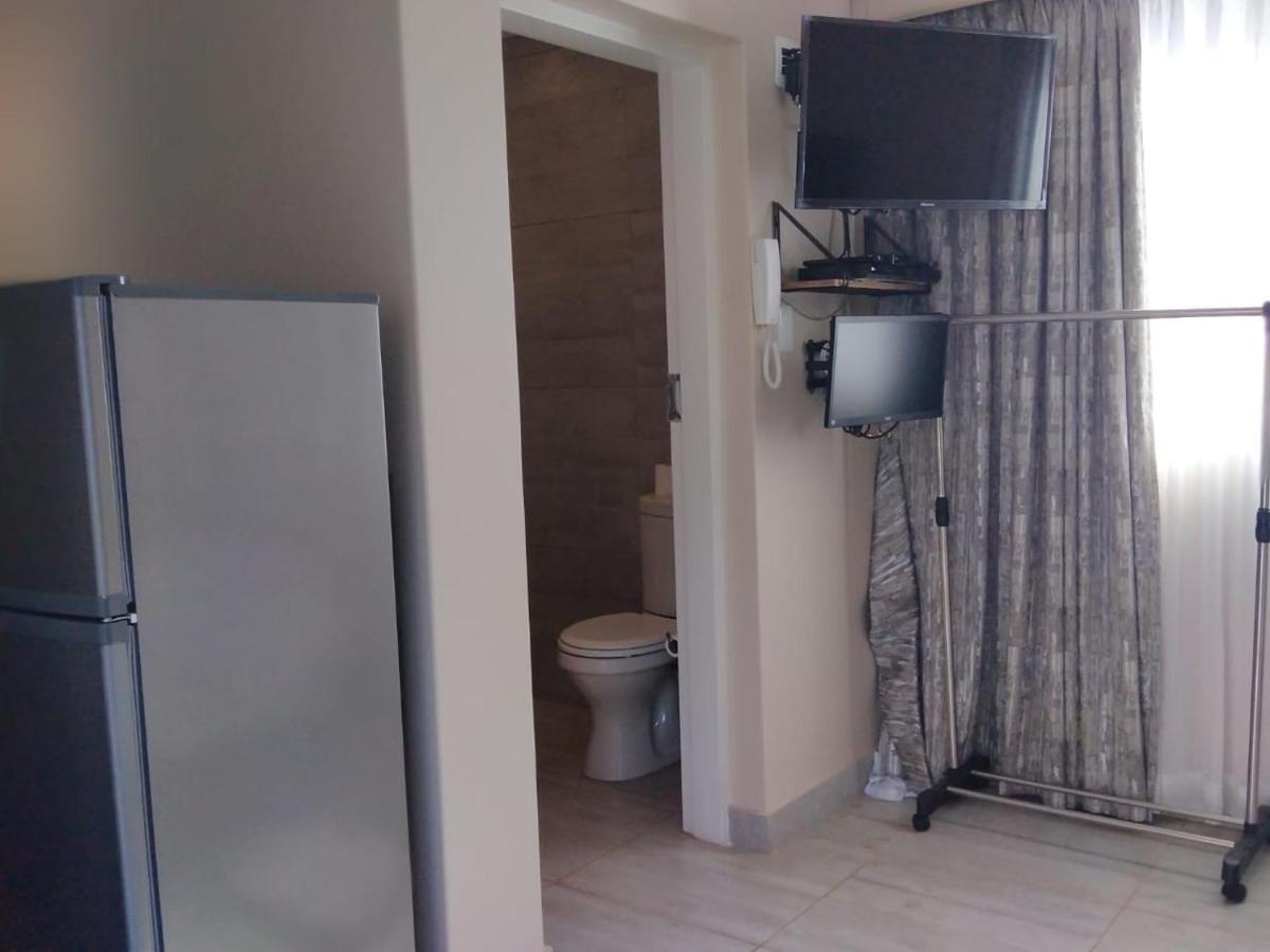 8 On Acacia Guesthouse Bedfordview Ngoại thất bức ảnh